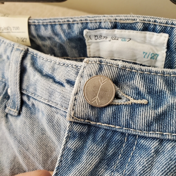 NWT BAN-JARA Denim High Rise Floral Embroidery Shorts Raw Hem Light Wash Size 27 - Picture 4 of 9